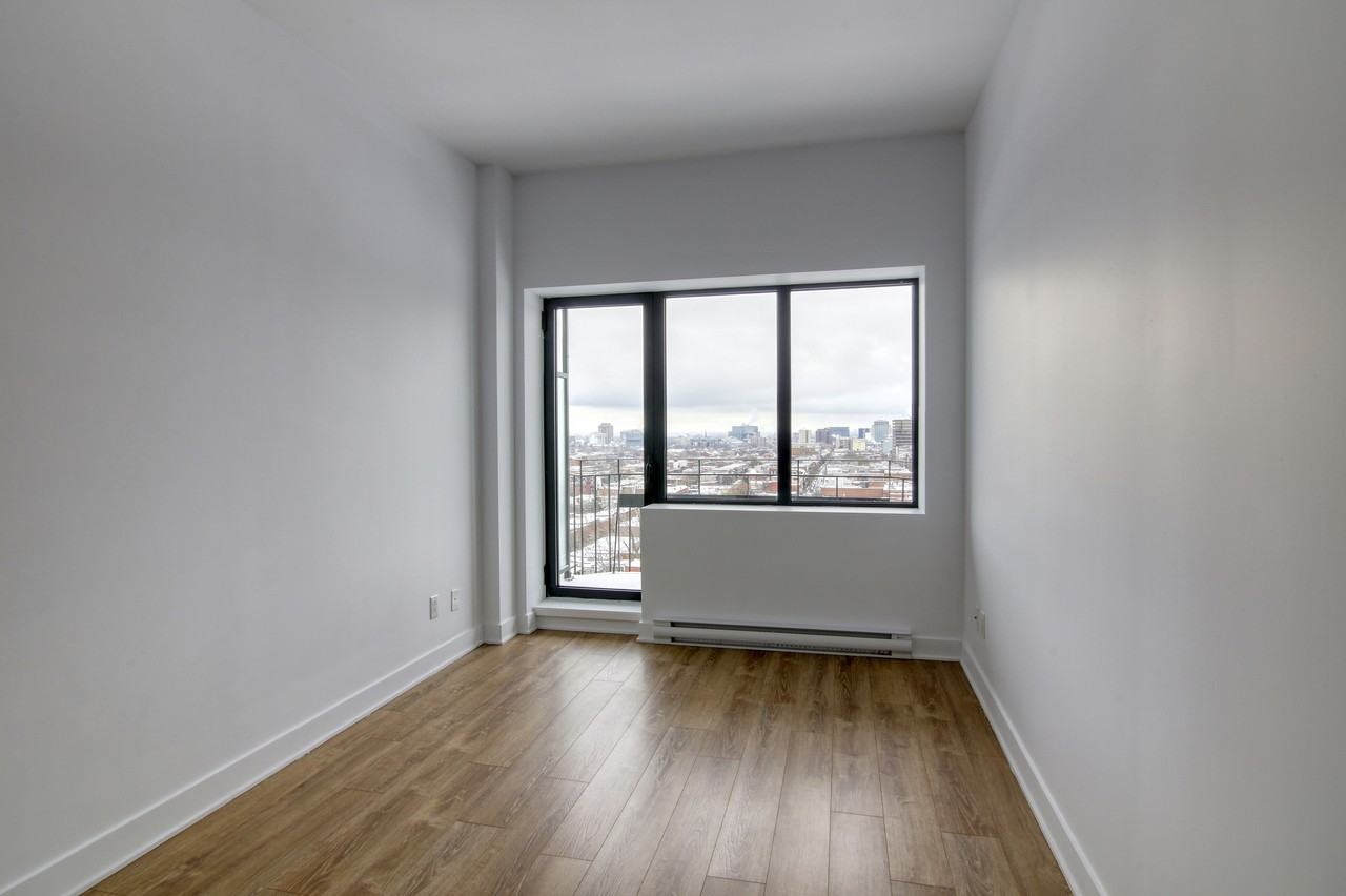 30 Saint Joseph Boulevard Est - Photo 6 of 50