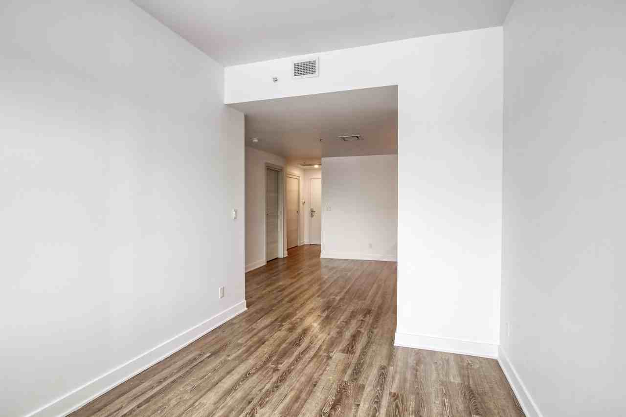 30 Saint Joseph Boulevard Est - Photo 7 of 50