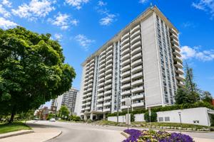 featured image of 100 Bay St S