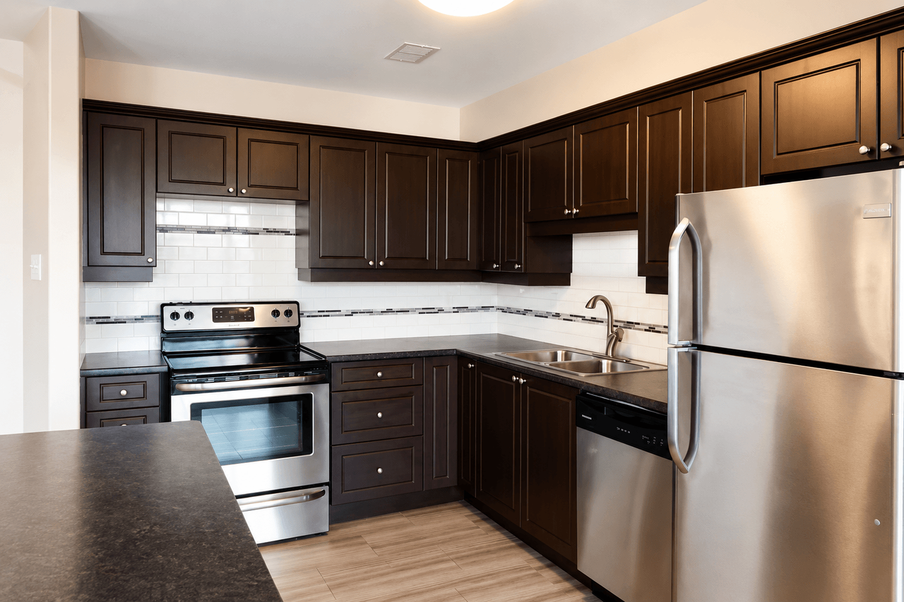 Bay 100 Apartments - Photo 3 of 10