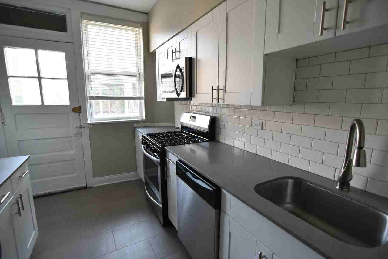 708 W Grace St #3 - Photo 3 of 23