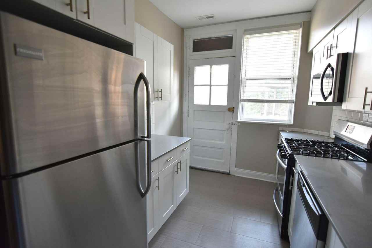 708 W Grace St #3 - Photo 4 of 23