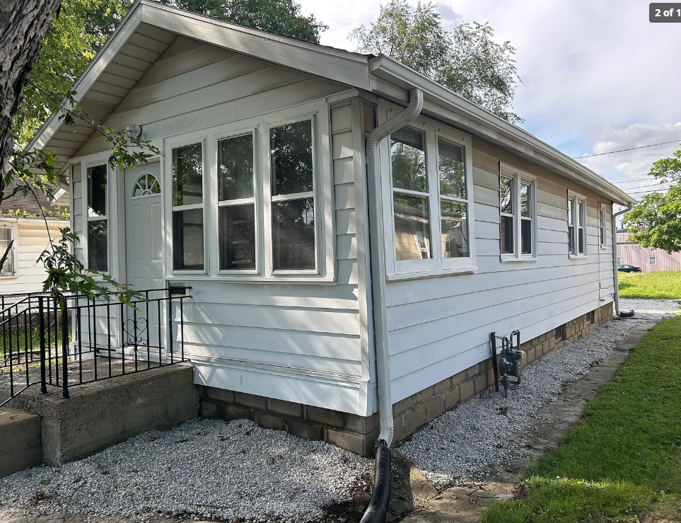 812 W 5th St - Photo 2 of 15