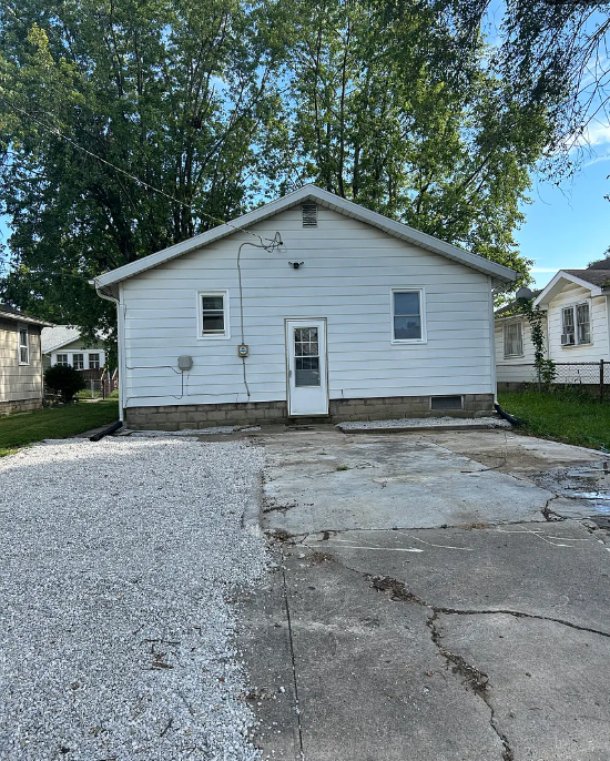 812 W 5th St - Photo 3 of 15