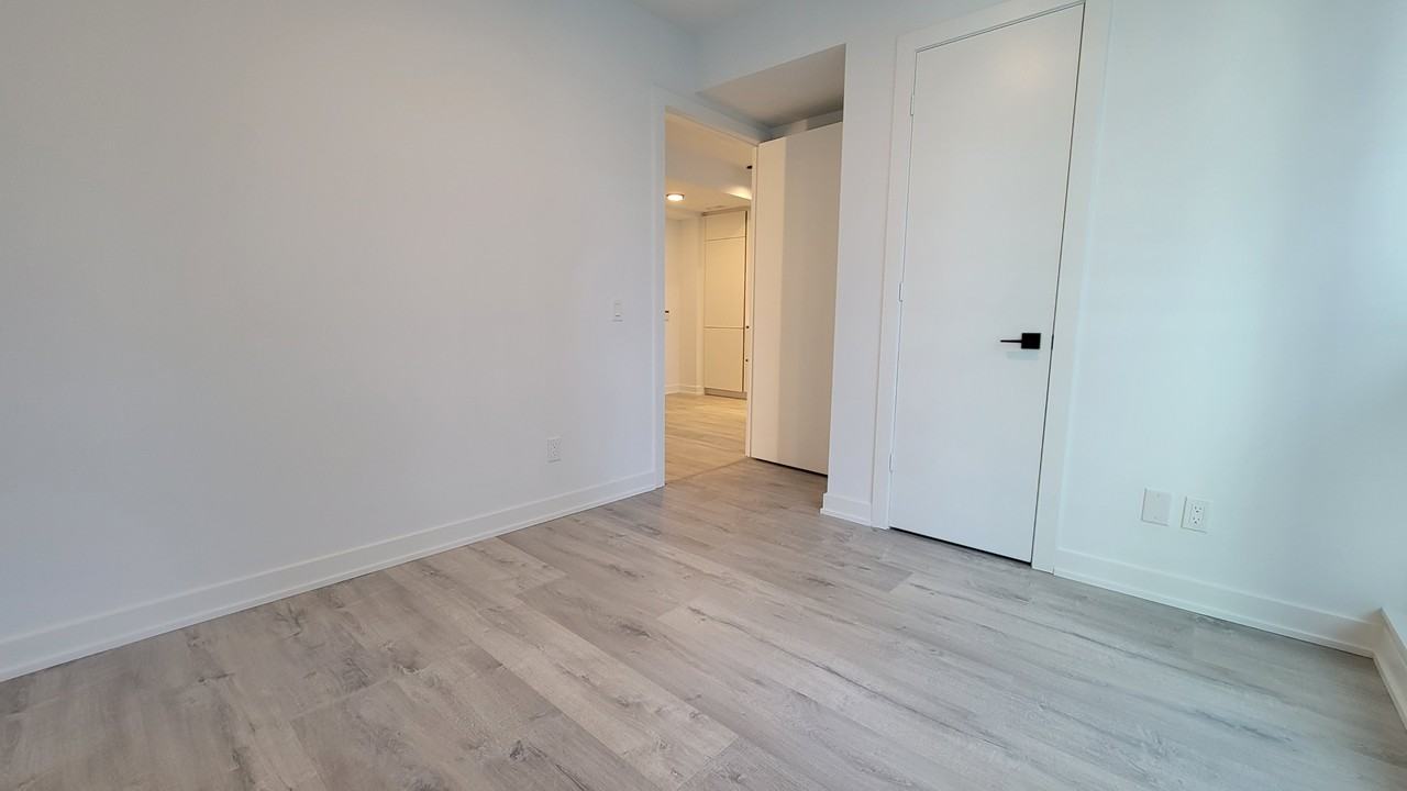 327 King St W - Photo 5 of 13