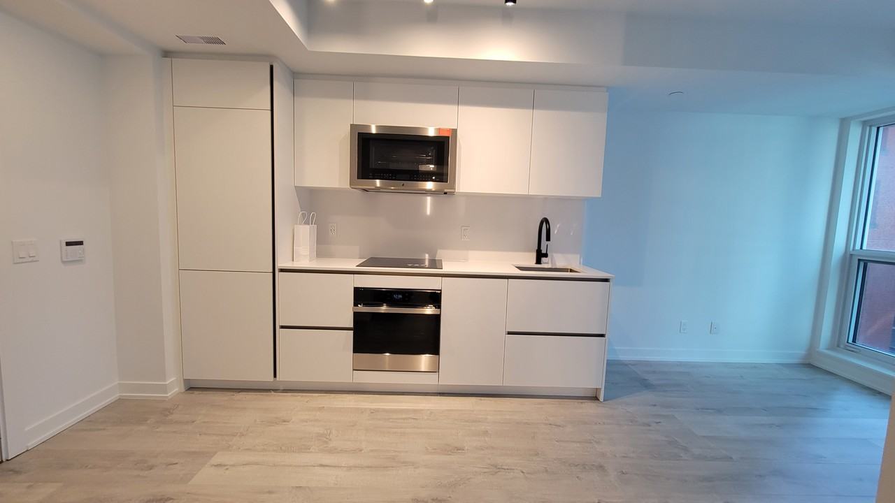 327 King St W - Photo 6 of 13
