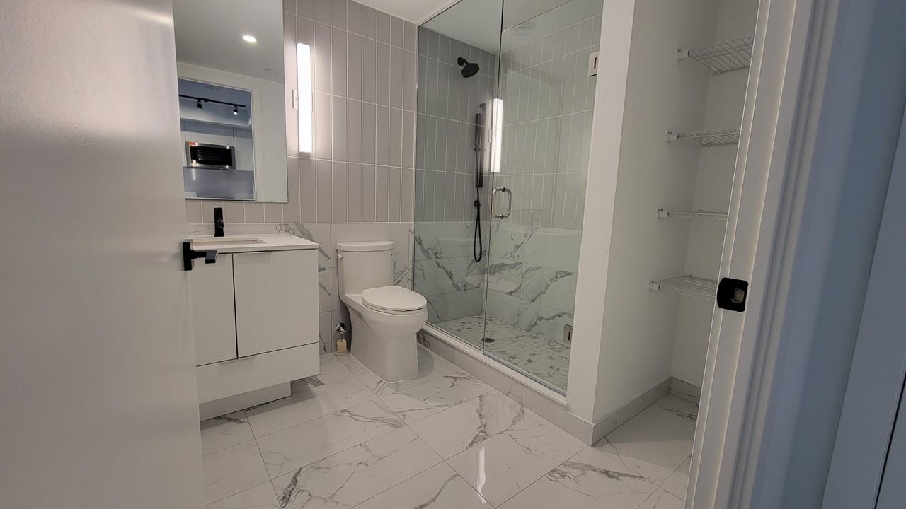 327 King St W - Photo 7 of 13