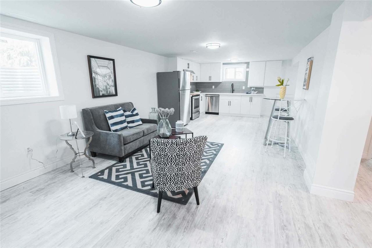 1377 Oxford St - Photo 2 of 7