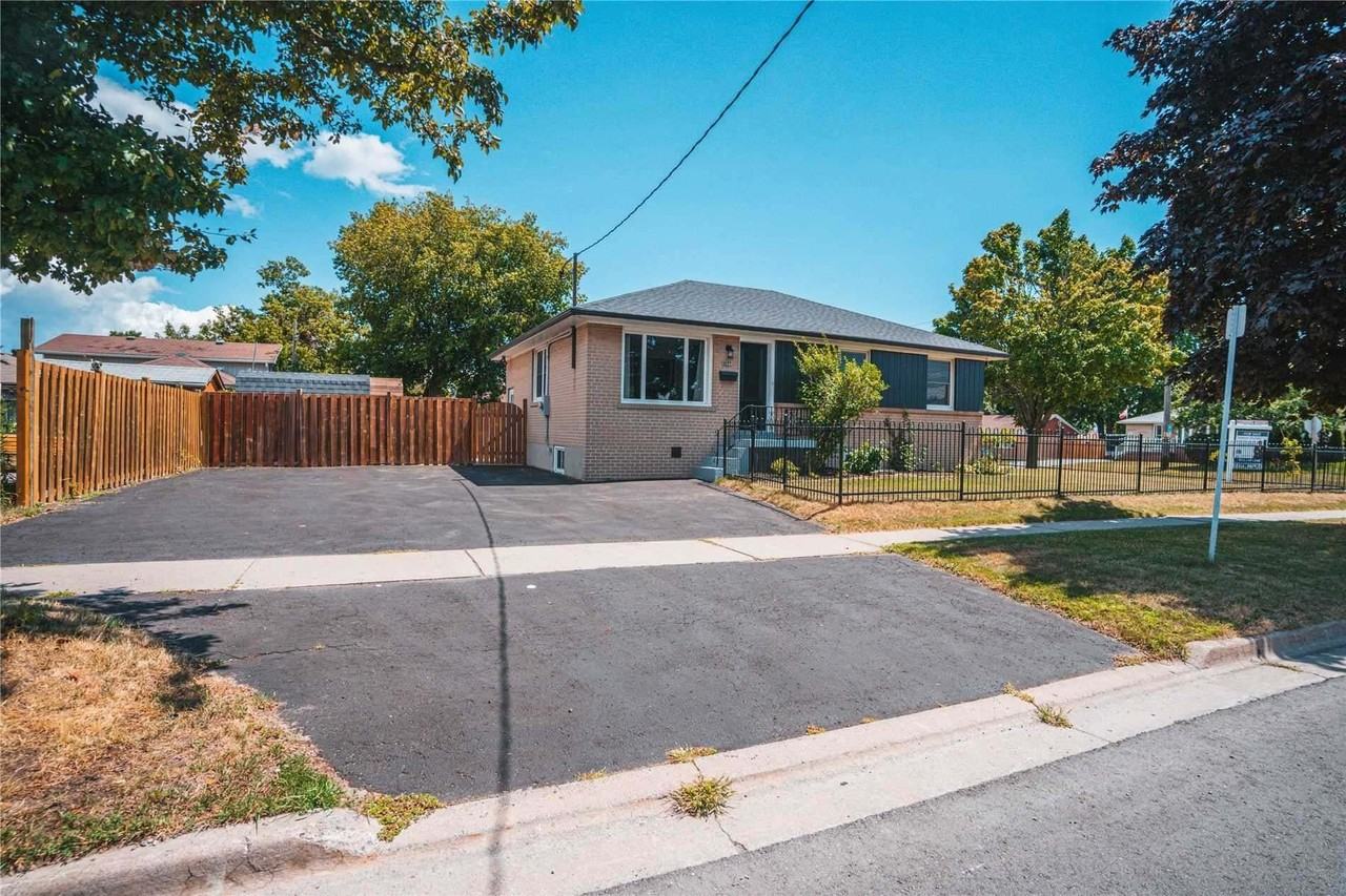 1377 Oxford St - Photo 5 of 7