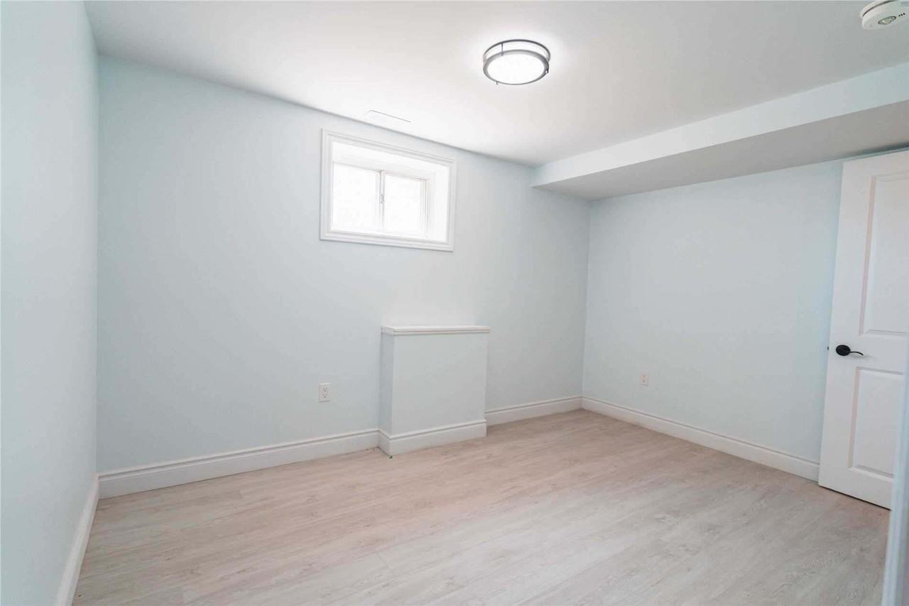 1377 Oxford St - Photo 7 of 7
