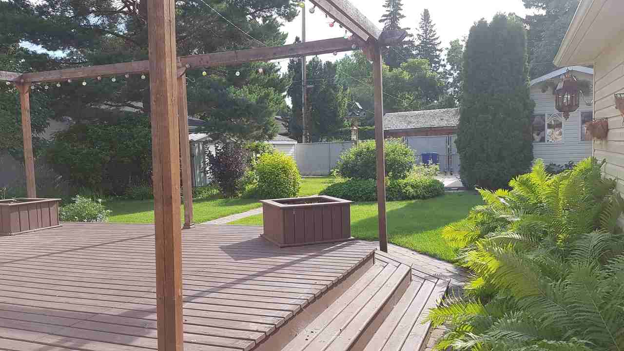 1613 Grosvenor Ave - Photo 2 of 40