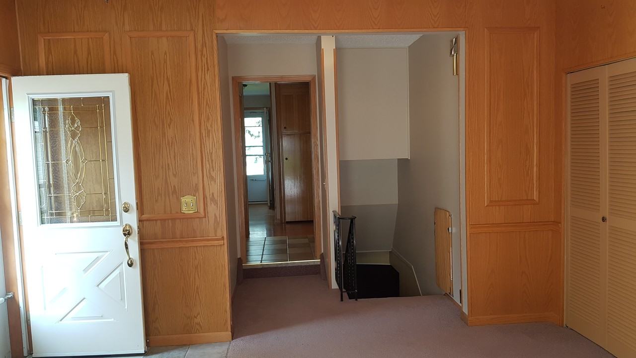 1613 Grosvenor Ave - Photo 6 of 40