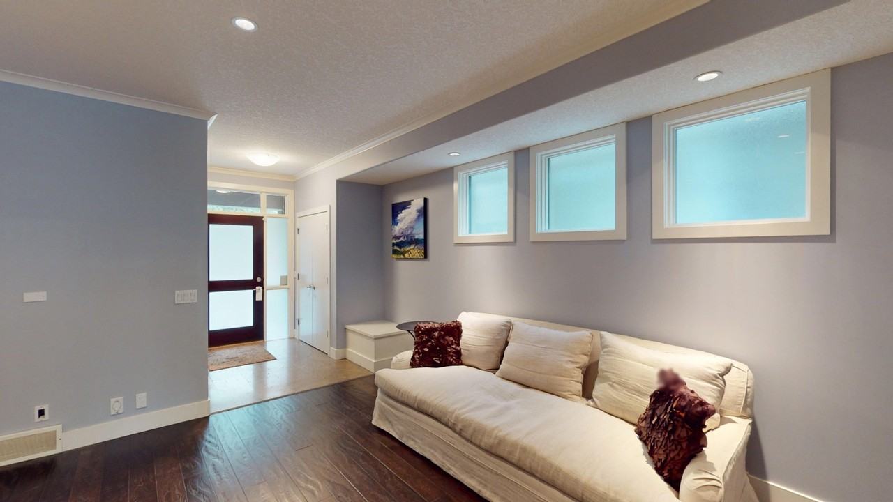 448 13 St Nw - Photo 2 of 32