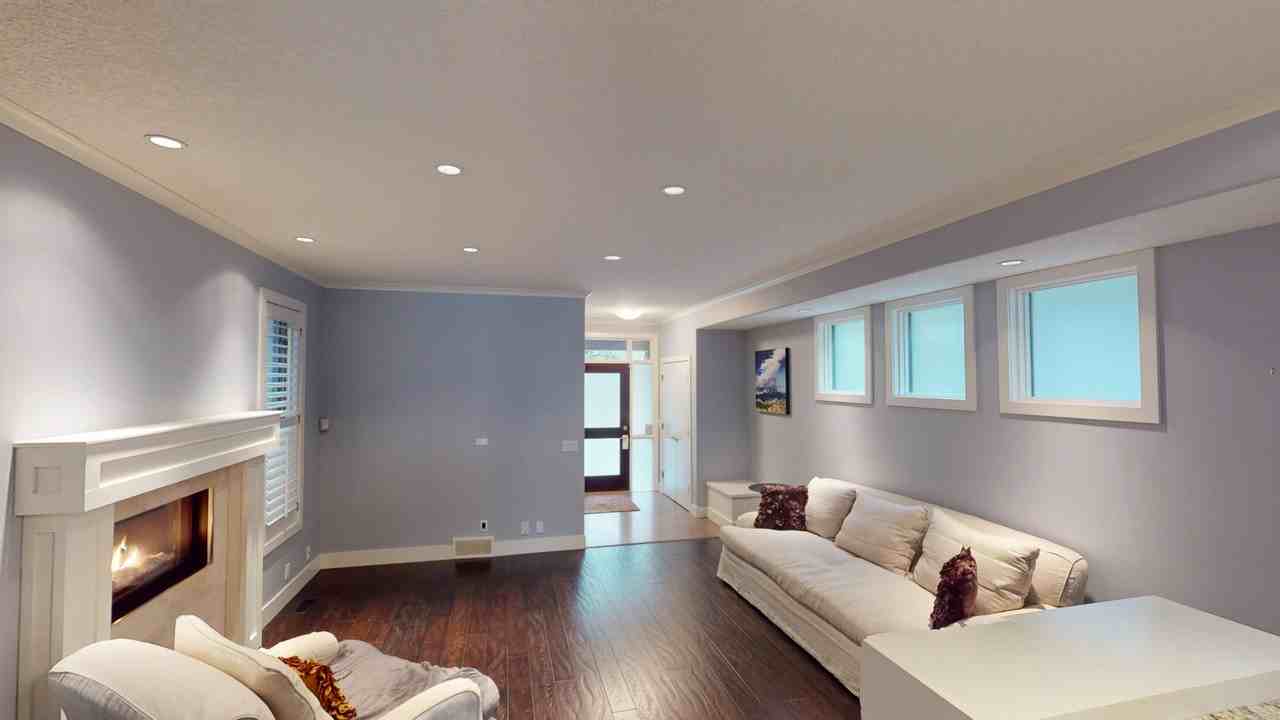 448 13 St Nw - Photo 3 of 32