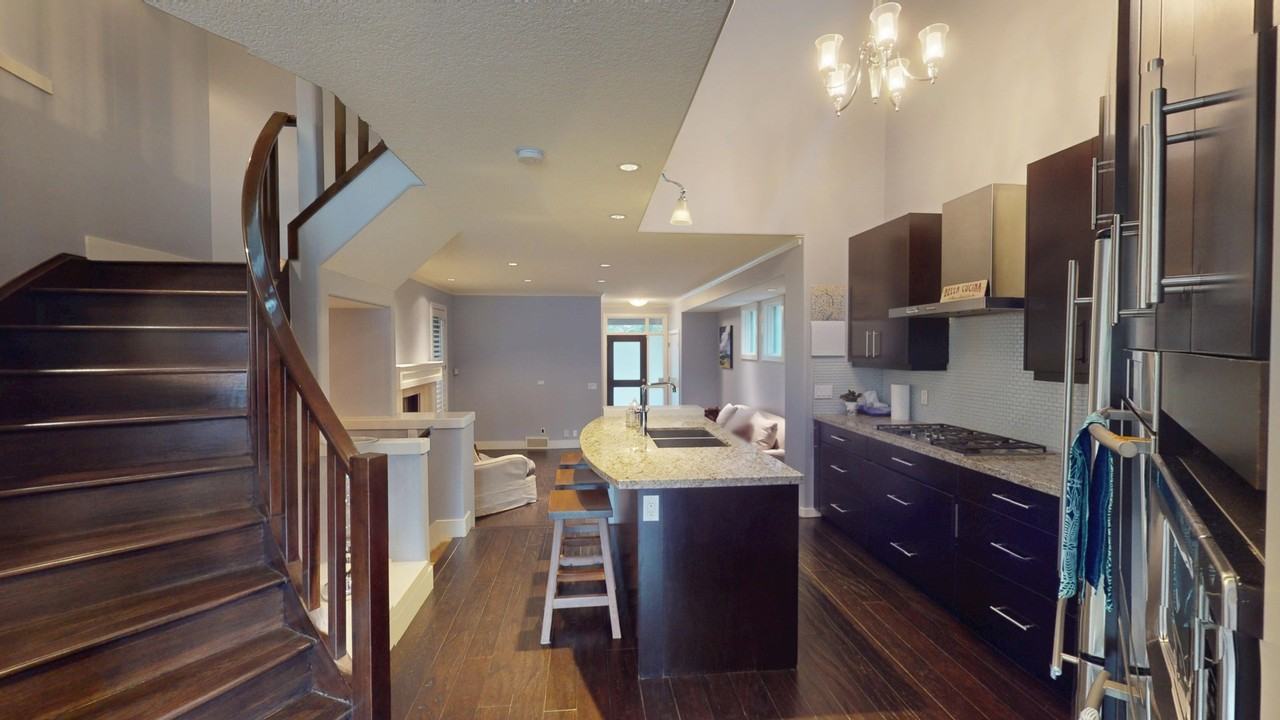 448 13 St Nw - Photo 7 of 32
