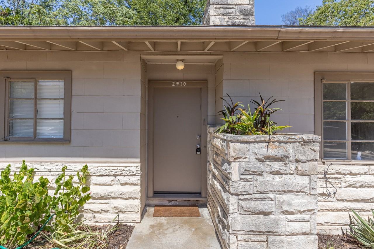 2910 Hampton Rd - Photo 4 of 29