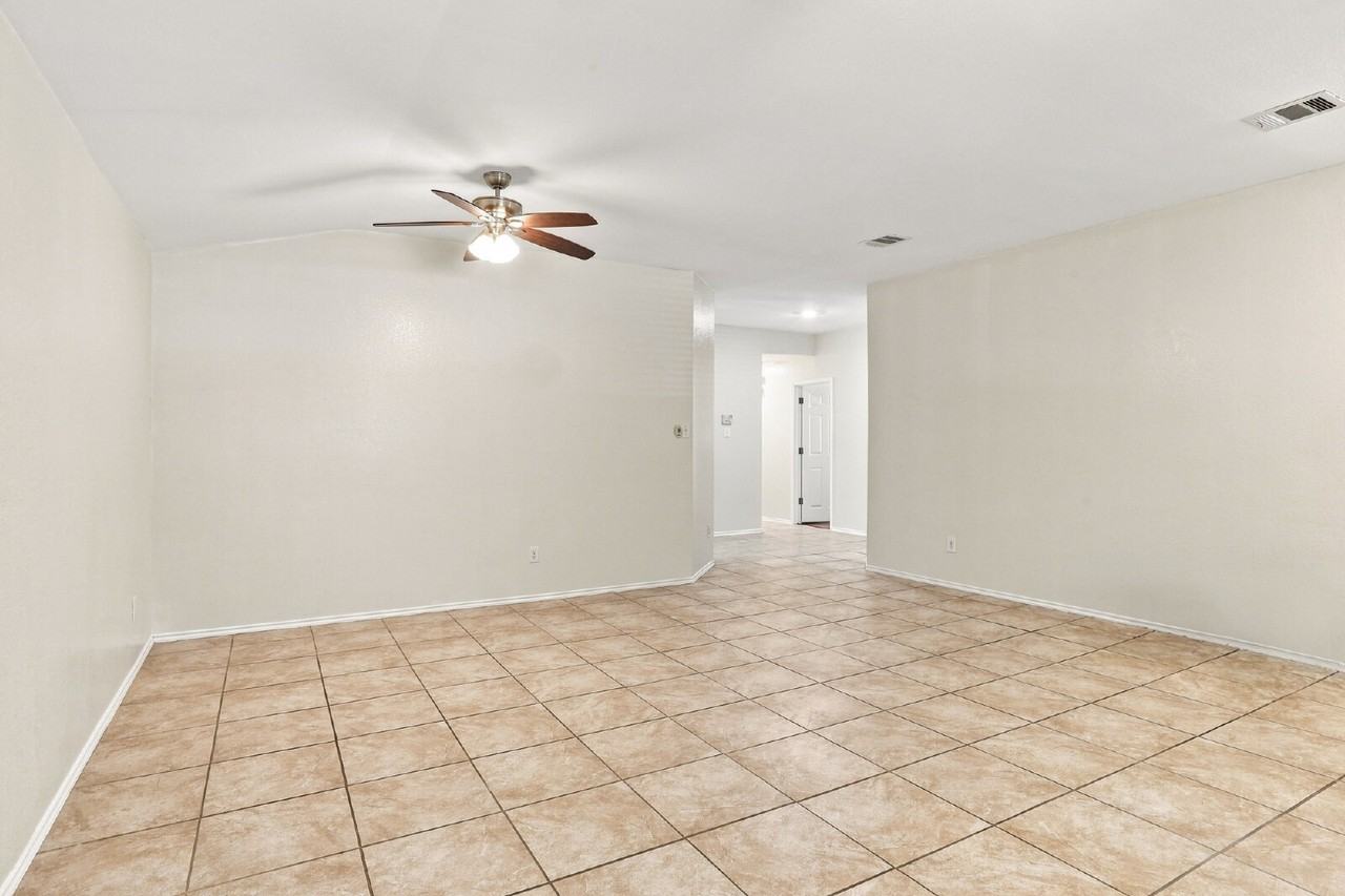 338 Oxford Dr - Photo 5 of 22