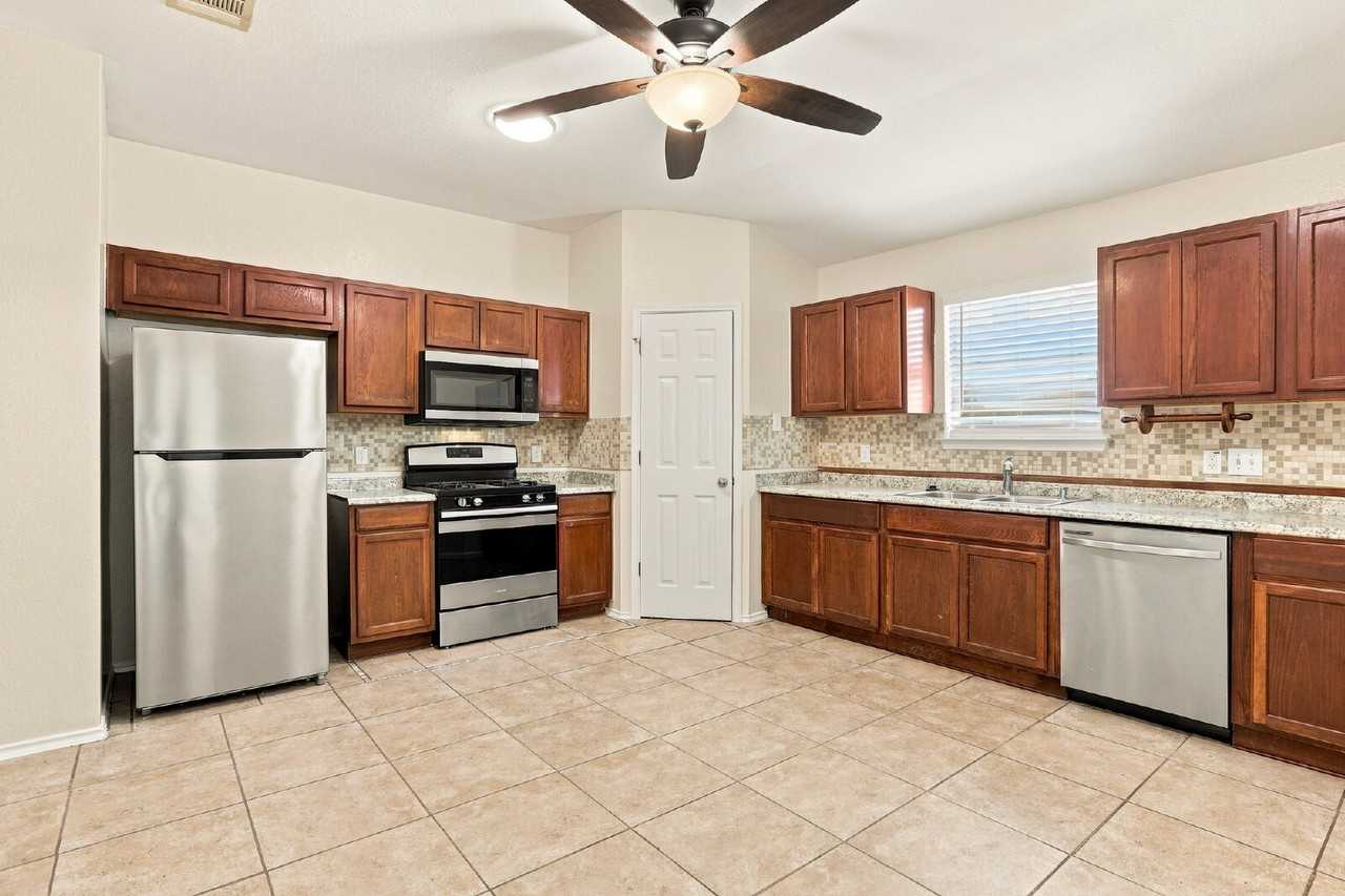 338 Oxford Dr - Photo 6 of 22