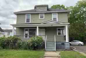 featured image of 912 Graham Ave