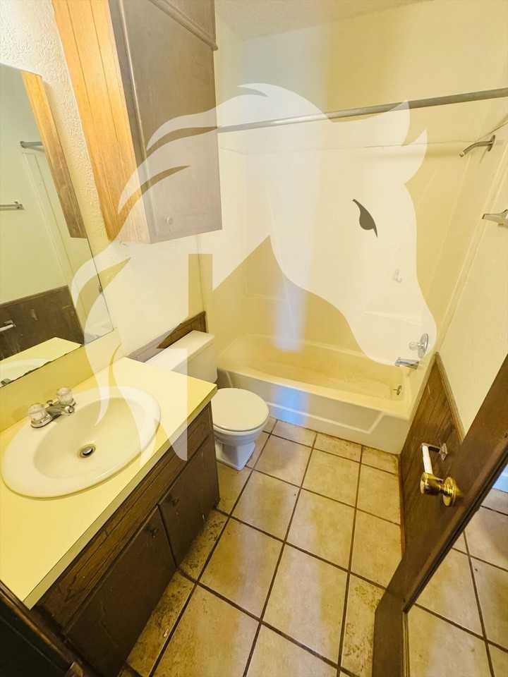2505 Madison Ave - Photo 3 of 10