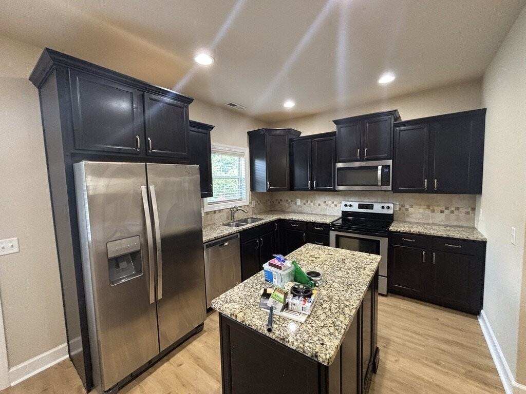 673 Cooper Sq - Photo 4 of 40