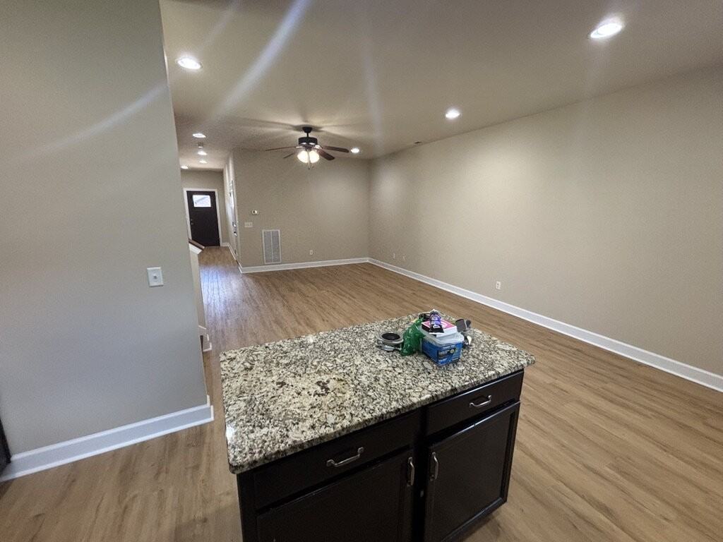 673 Cooper Sq - Photo 5 of 40