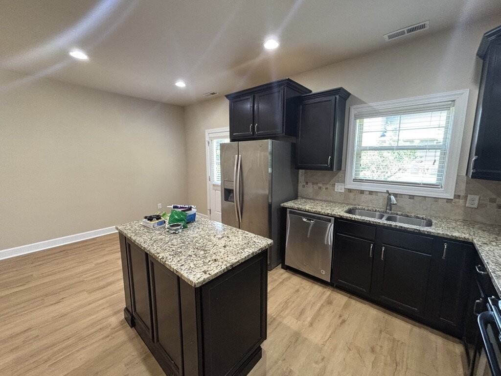 673 Cooper Sq - Photo 6 of 40