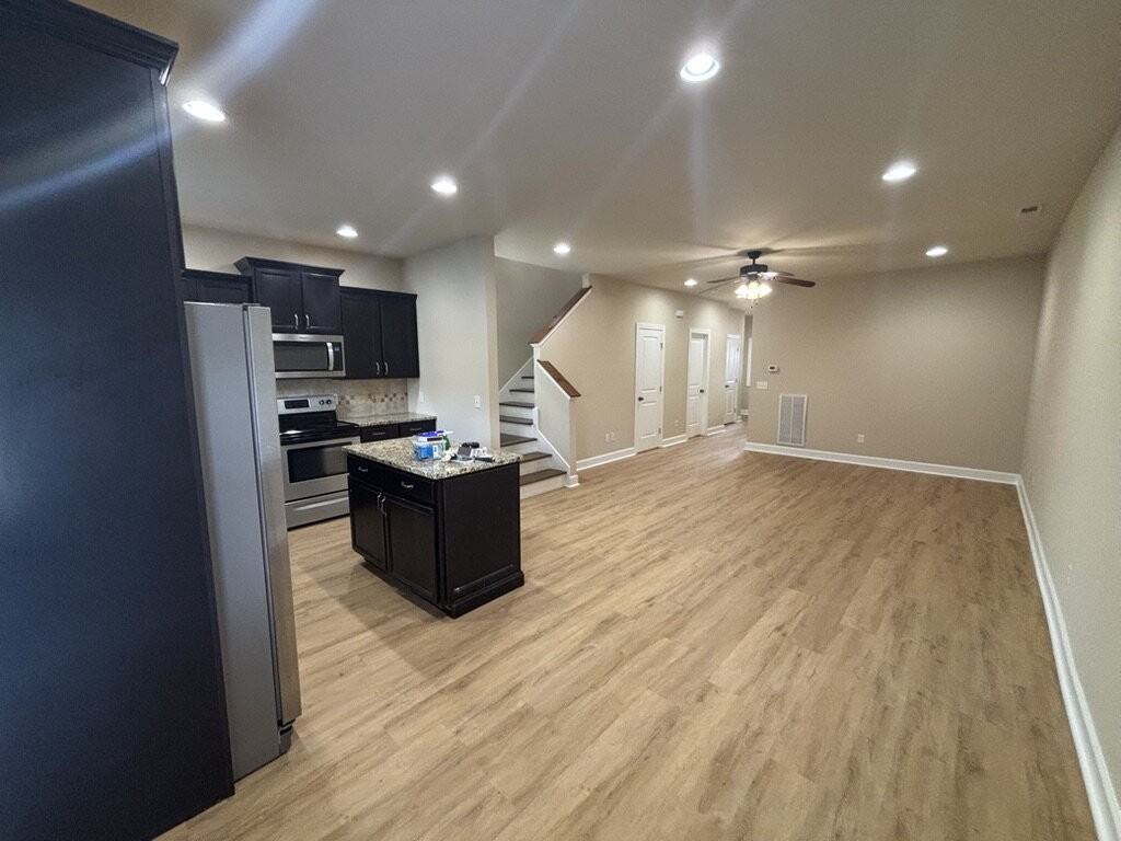 673 Cooper Sq - Photo 7 of 40