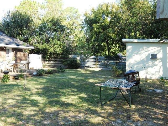 629 Slade St - Photo 3 of 3