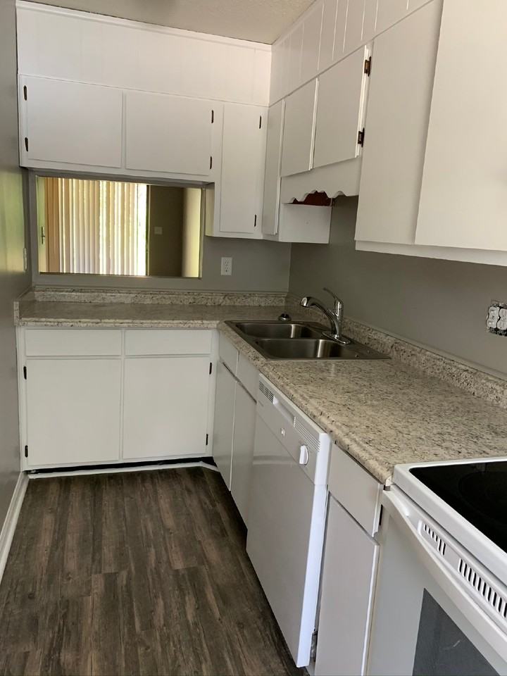 908 W Pine St - Photo 6 of 17