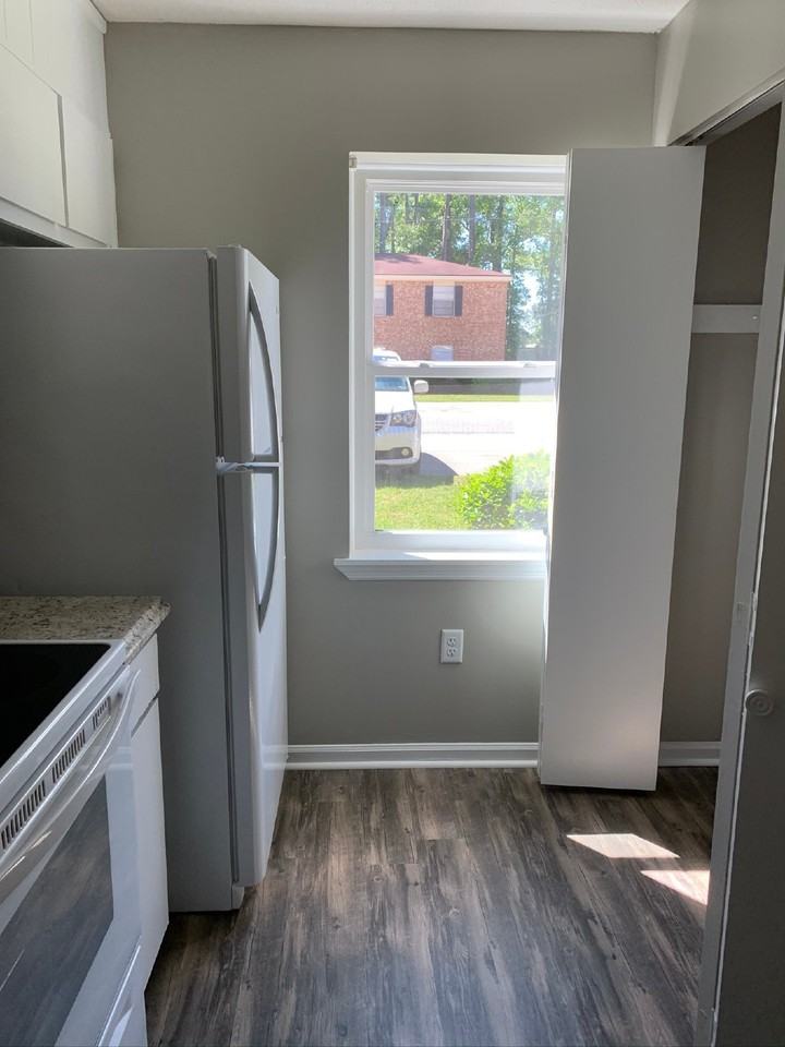 908 W Pine St - Photo 7 of 17