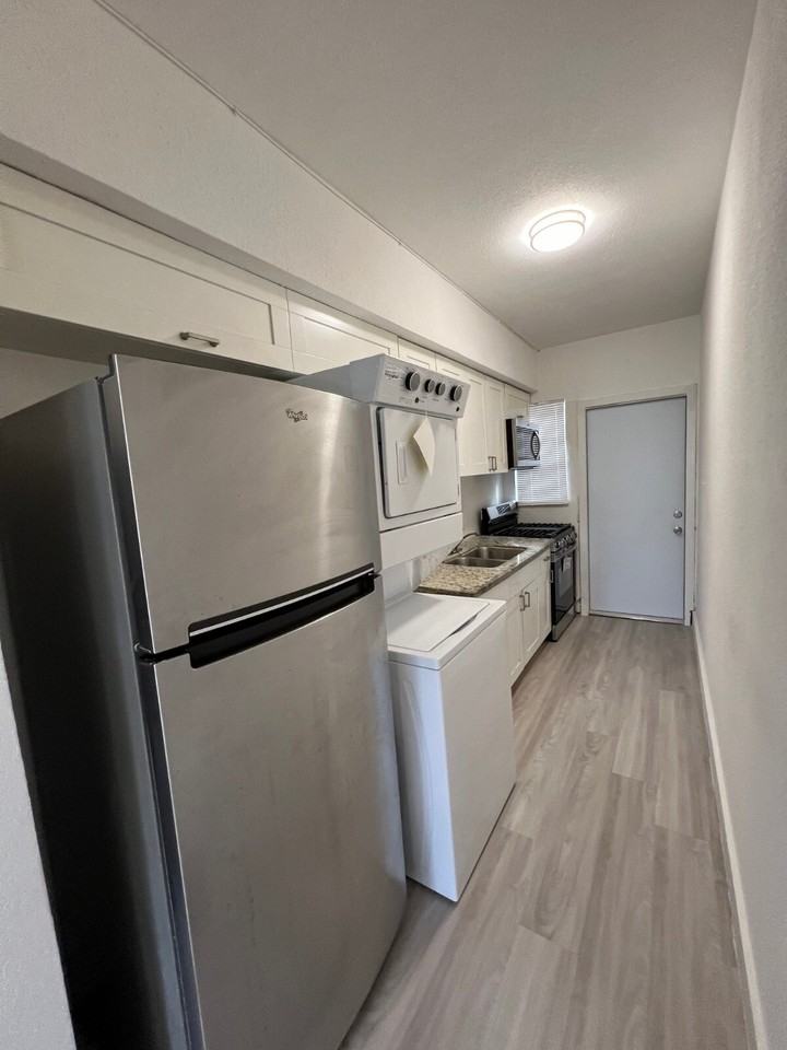 1904 Calais Dr - Photo 2 of 9