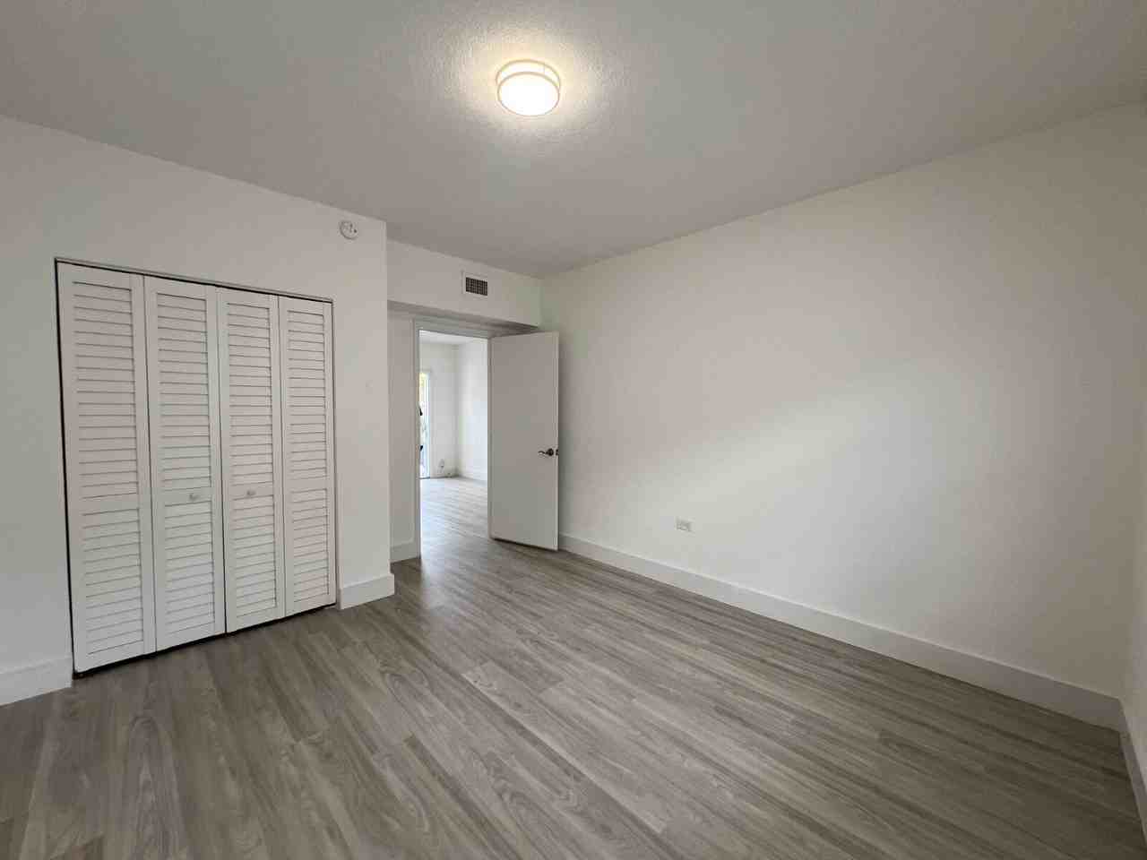 1904 Calais Dr - Photo 5 of 9