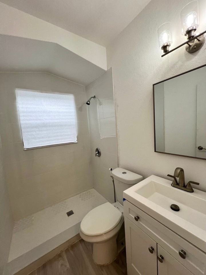 1904 Calais Dr - Photo 7 of 9