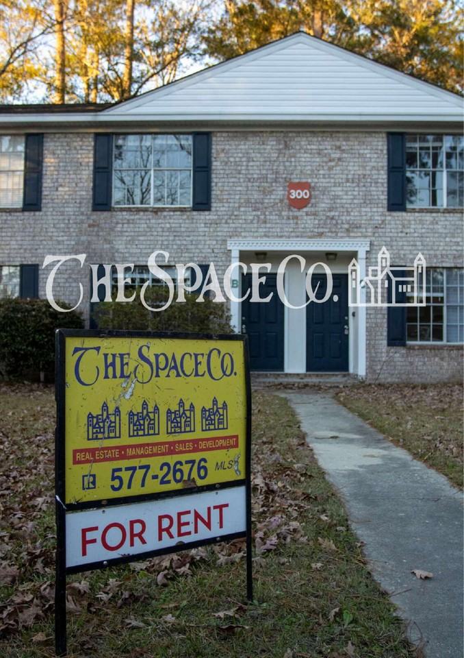 300 Crestview Dr #D - Photo 3 of 4
