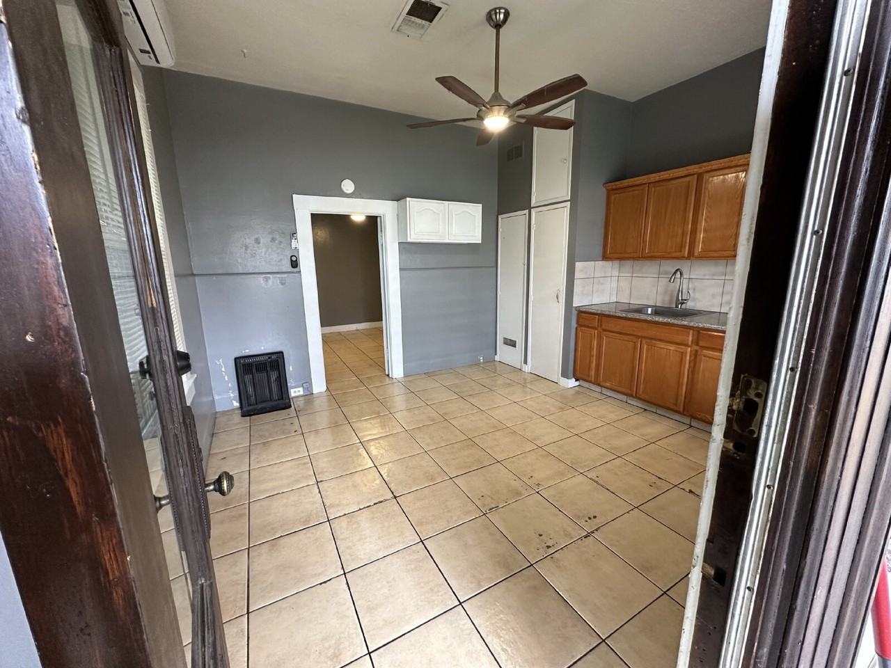 1718 22nd St - Photo 4 of 10