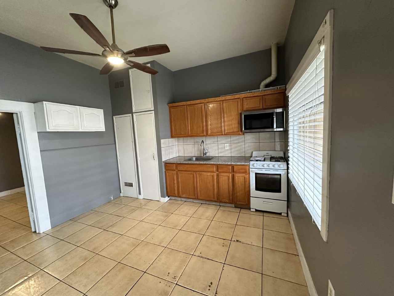 1718 22nd St - Photo 5 of 10