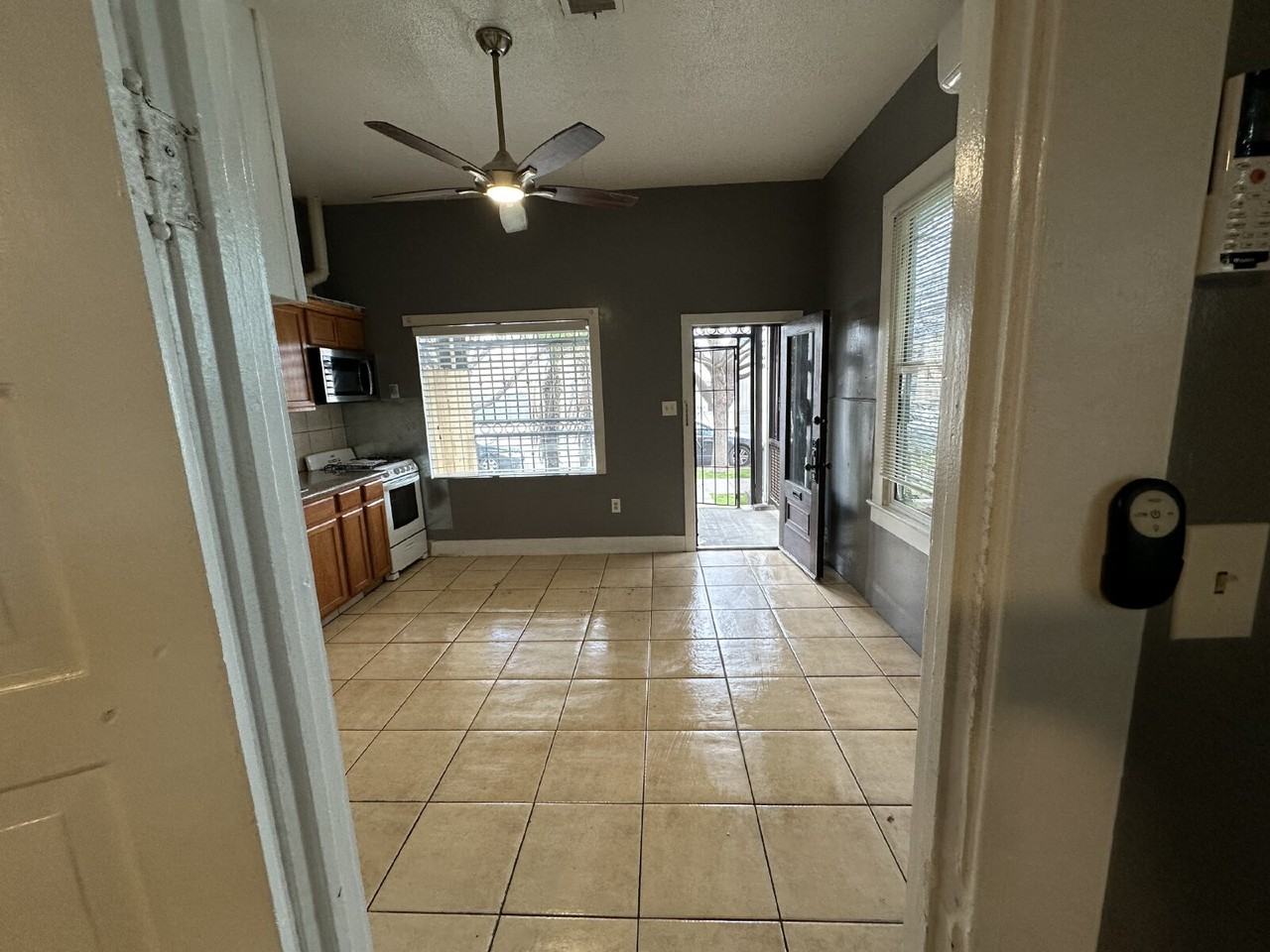 1718 22nd St - Photo 6 of 10