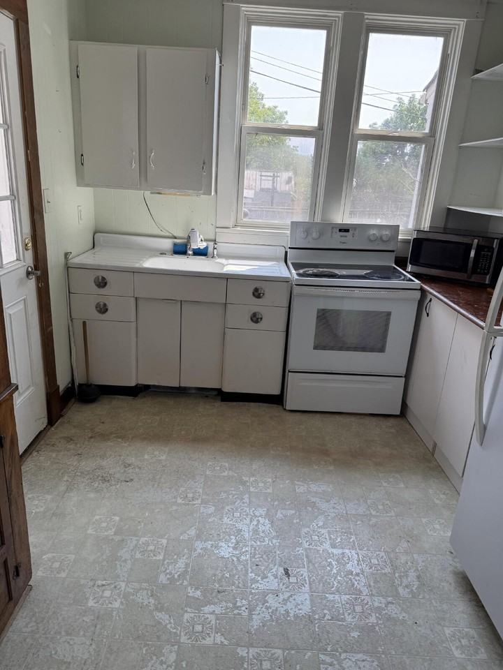 112 1st Ave - Photo 3 of 9