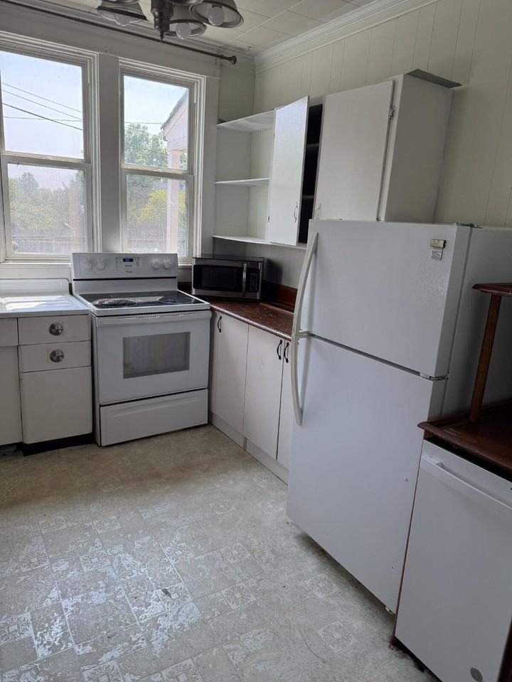 112 1st Ave - Photo 4 of 9