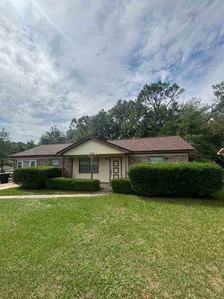 3522 Loro Ln - Photo 2 of 13