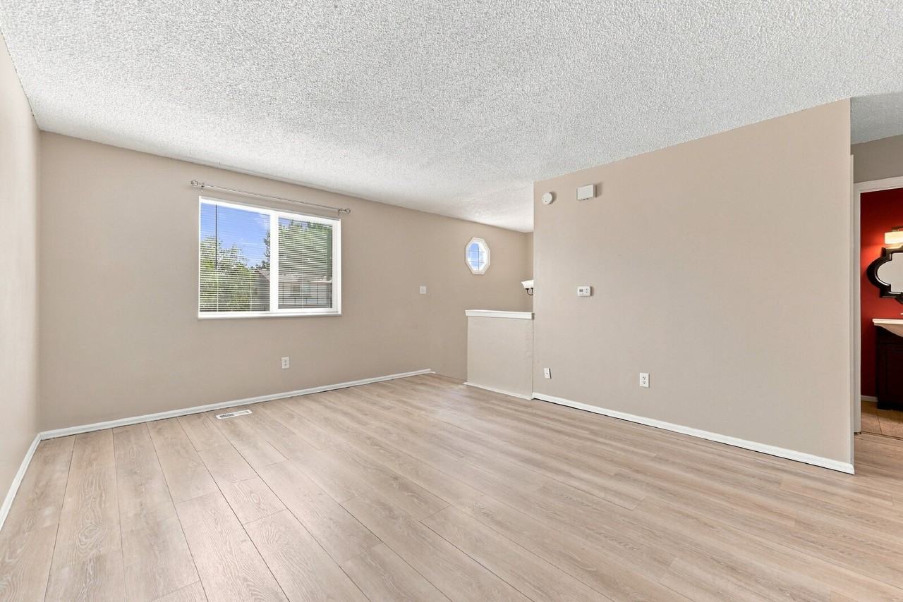 1022 Nolte Dr W - Photo 5 of 33