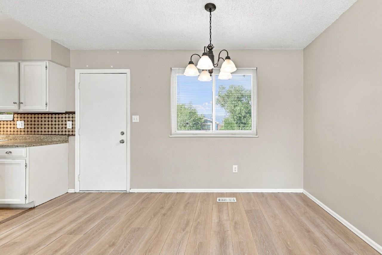 1022 Nolte Dr W - Photo 6 of 33