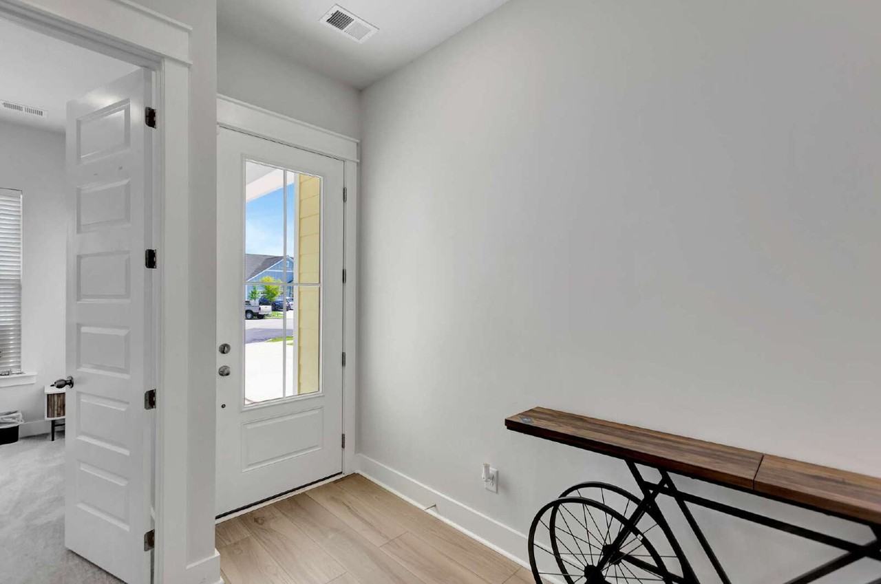 135 Bloomsbury St - Photo 6 of 40