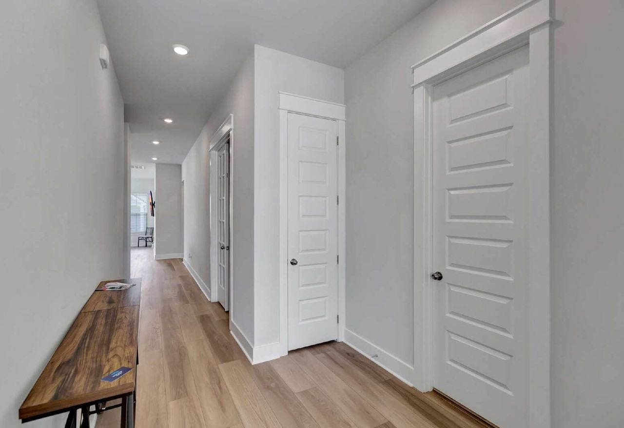 135 Bloomsbury St - Photo 7 of 40