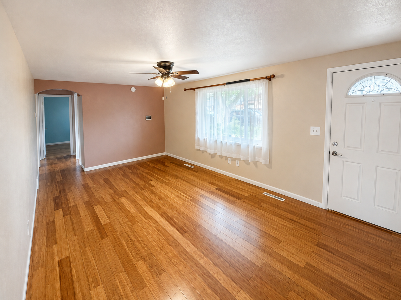 1560 Southmoor Dr - Photo 4 of 12