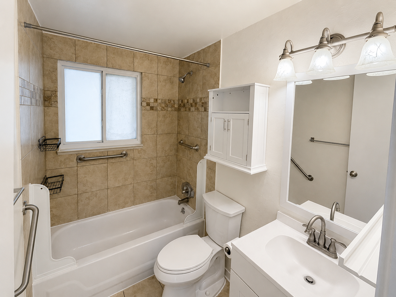 1560 Southmoor Dr - Photo 6 of 12