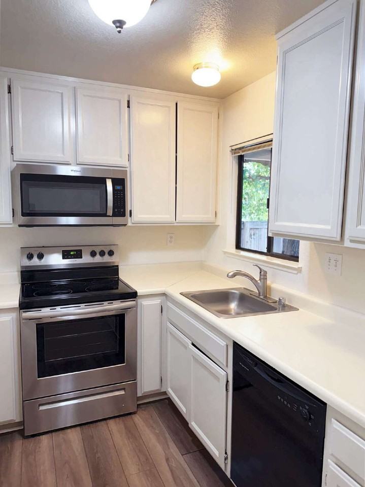 691 Spring Ln - Photo 2 of 29