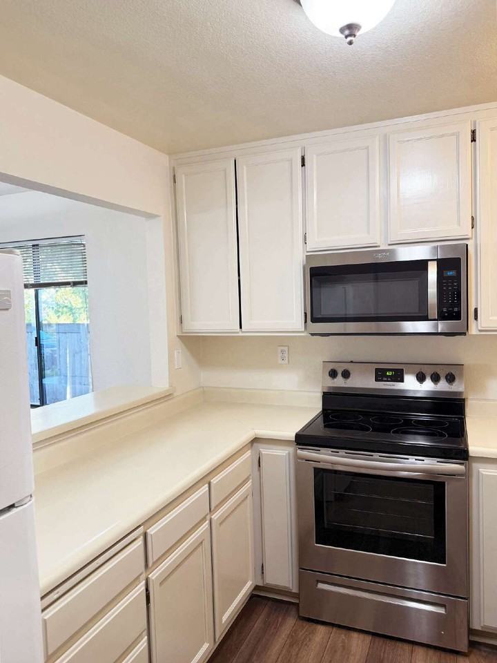 691 Spring Ln - Photo 3 of 29