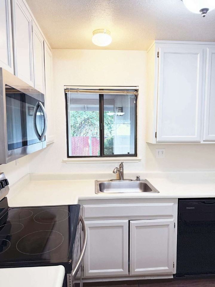 691 Spring Ln - Photo 4 of 29